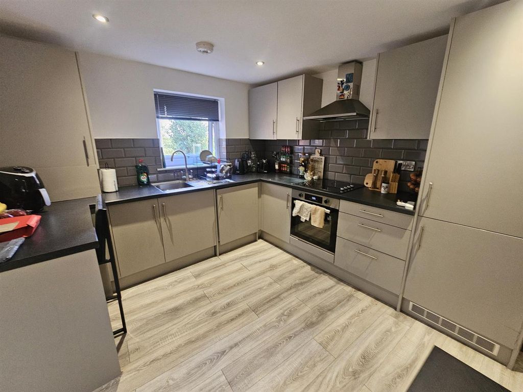 Property photo 2 of 9 1000051209.Jpg