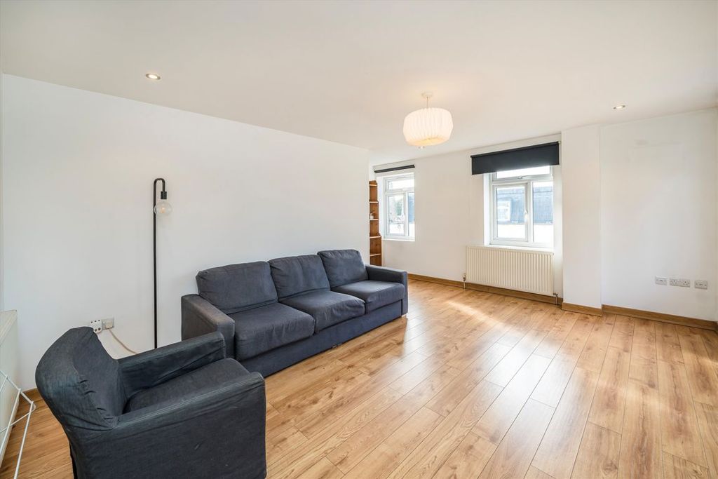 Property photo 2 of 9