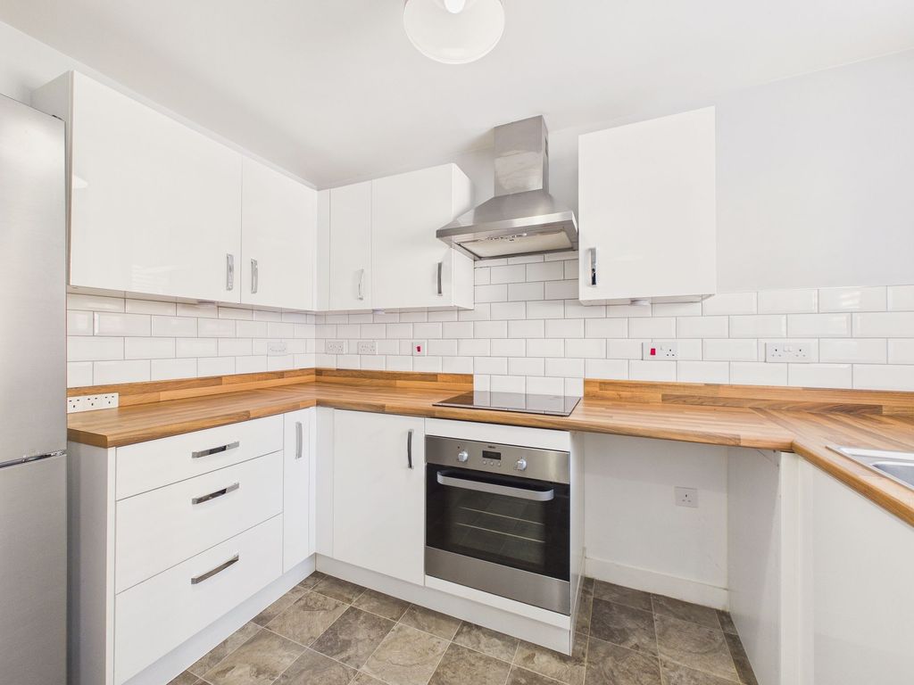 Property photo 3 of 16 Kitchen 2