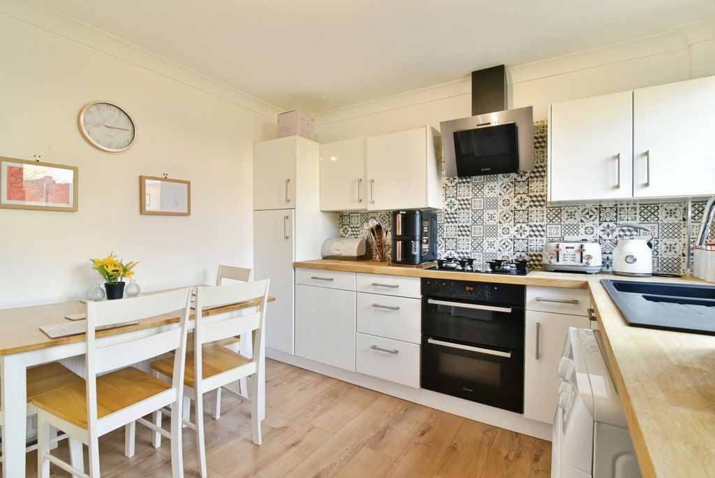 Property photo 3 of 13 Pbox-Img.Jpg