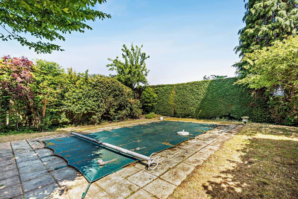 Property photo 3 of 17 Swimming Pool