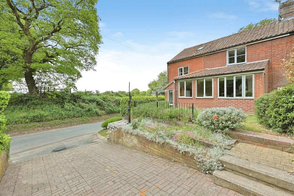 Property photo 2 of 31
