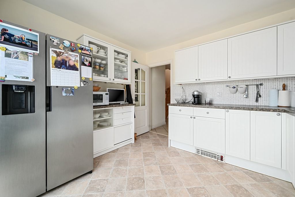 Property photo 3 of 26 Kitchen