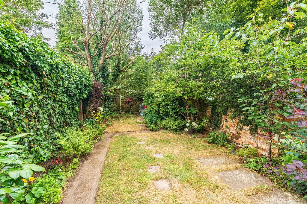Property photo 2 of 23