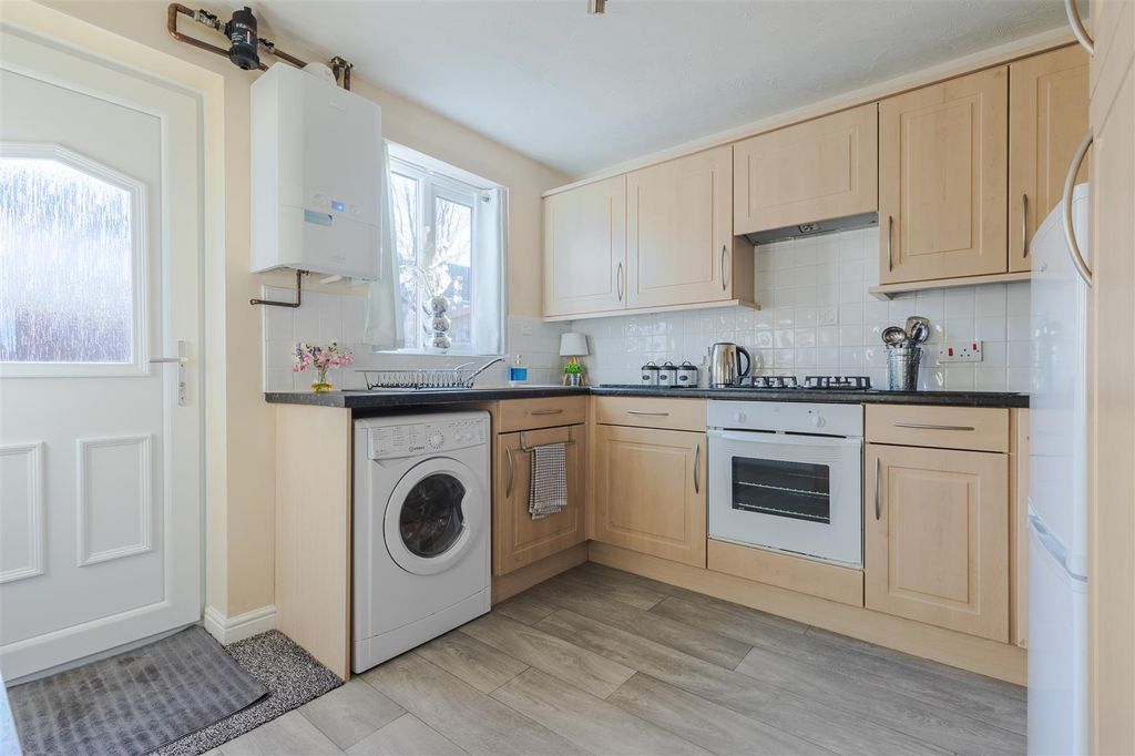 Property photo 2 of 11 Kitchen