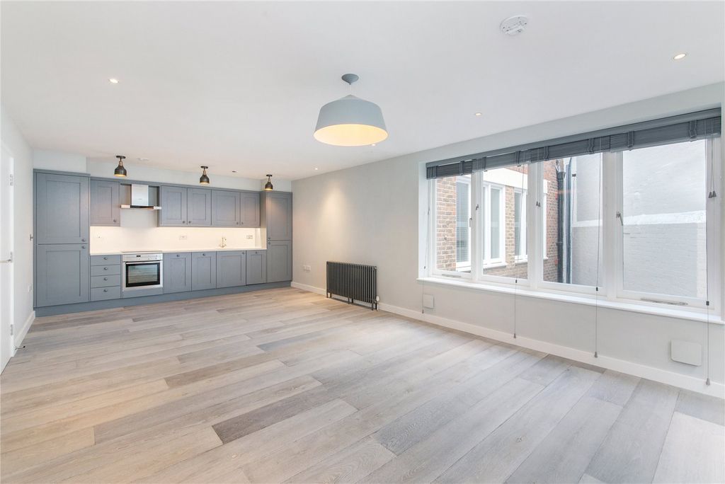 Property photo 1 of 6 St Martins Loft