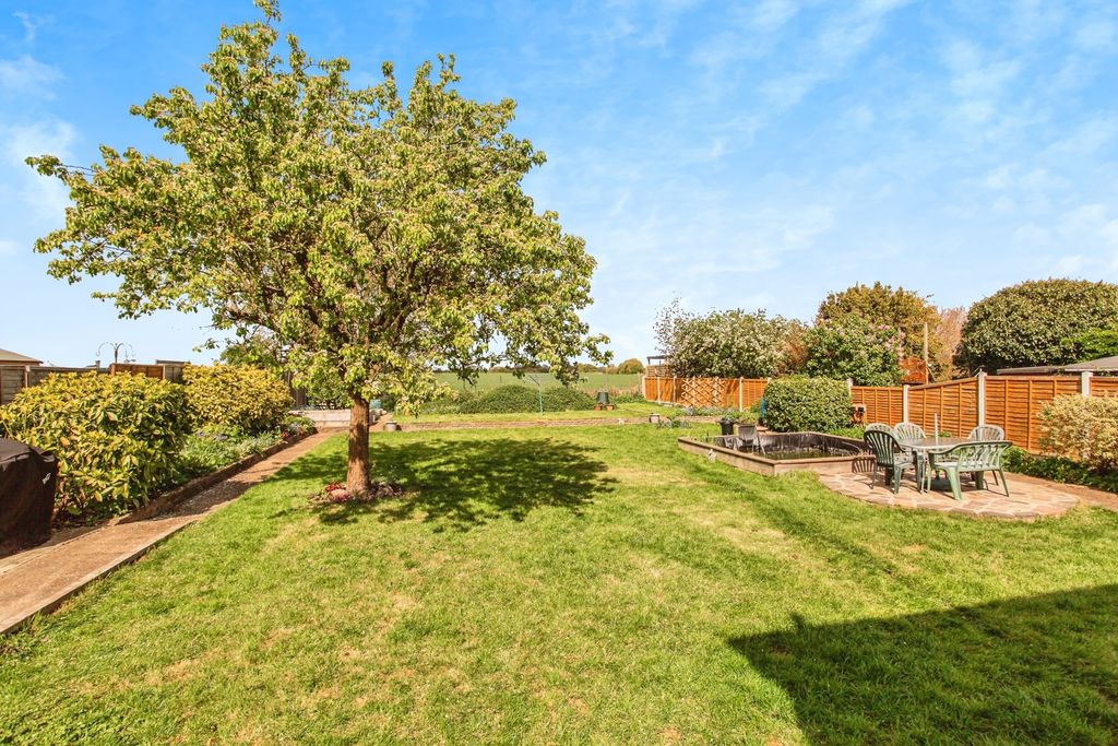 Property photo 2 of 19 Garden