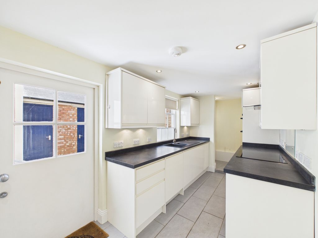 Property photo 3 of 8 Kitchen