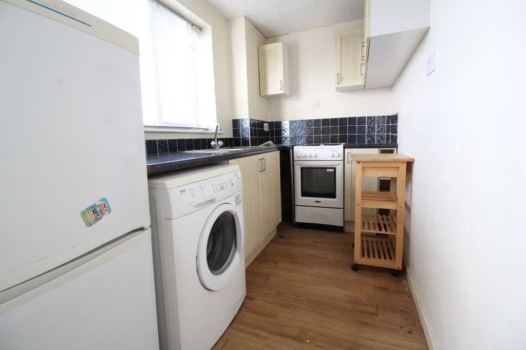 Property photo 3 of 5 Kitchen