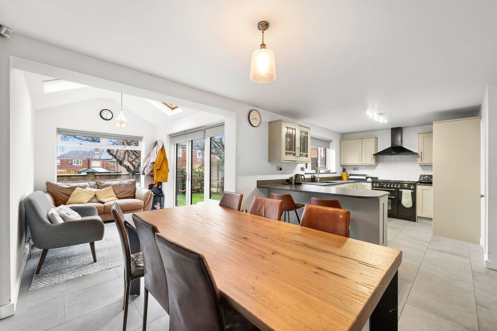 Property photo 2 of 31