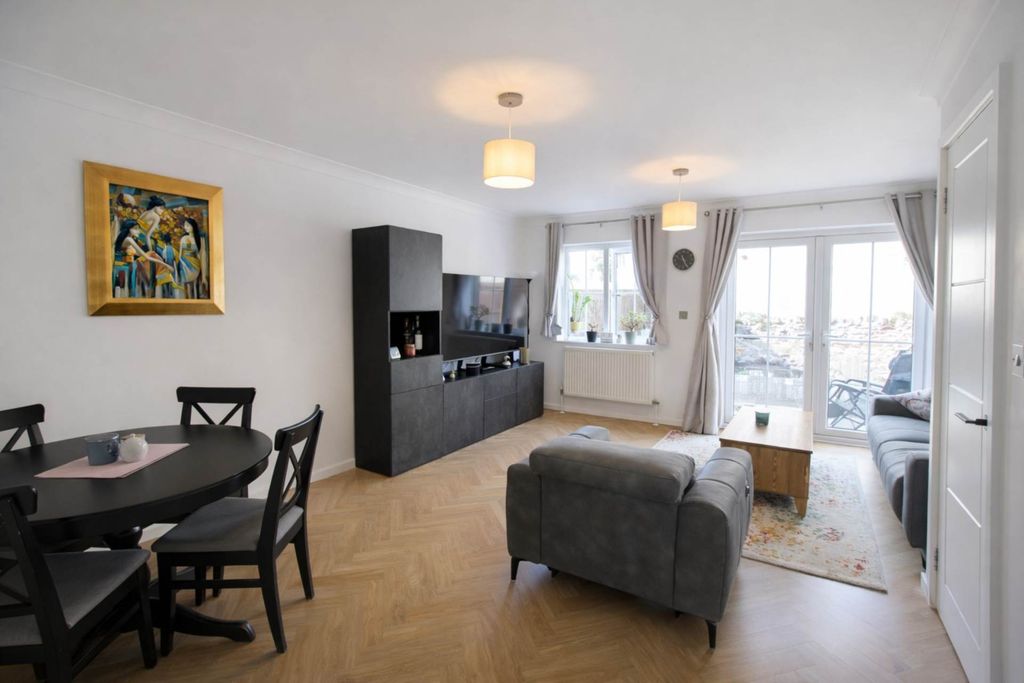 Property photo 3 of 21