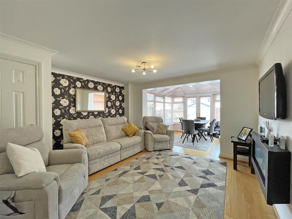 Property photo 2 of 13 Renassiance Gardens 28 - Lounge Fp.Jpg