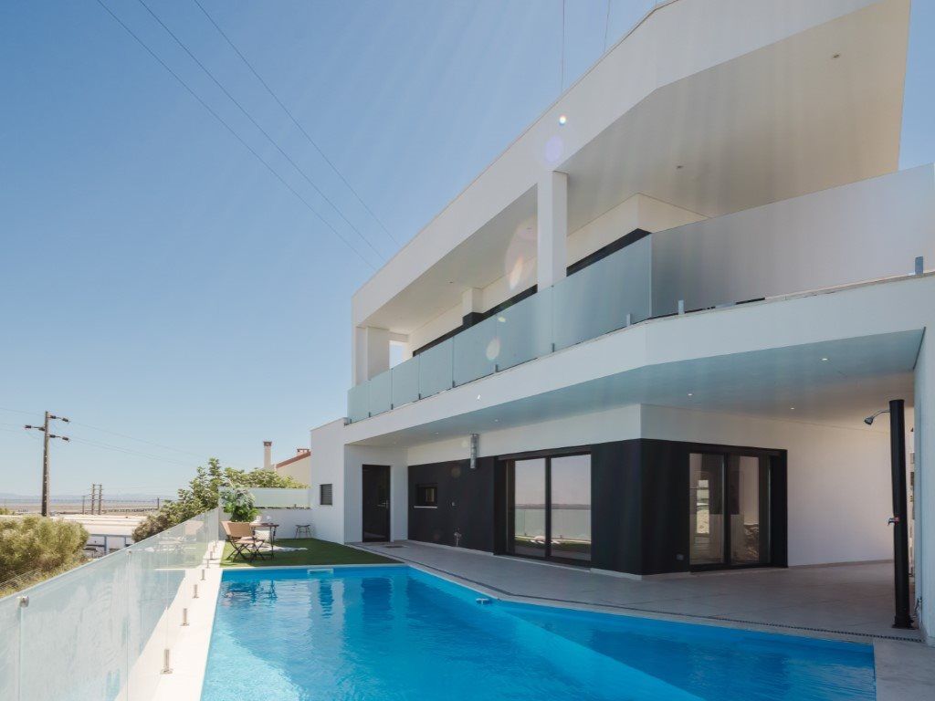 Property photo 1 of 22 Villa Duplex T4 With Pool Just A Few Minutes From Lisbon