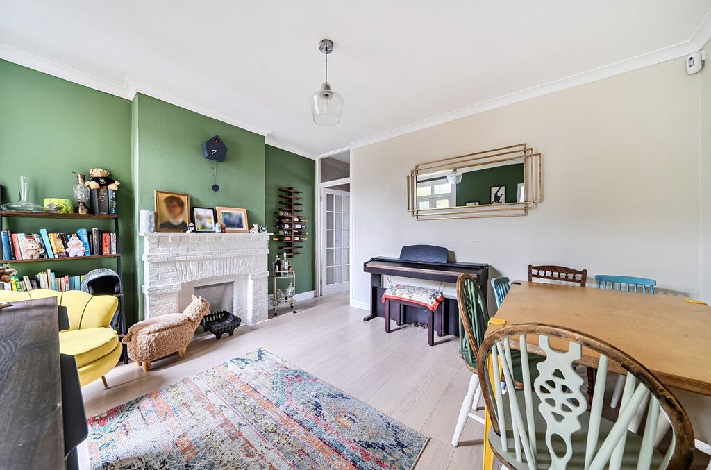 Property photo 3 of 17 1397775-9-6965651...