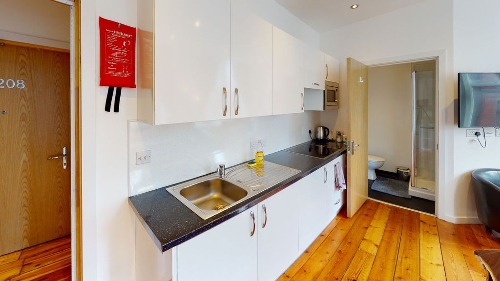 Property photo 2 of 5 Kitchen