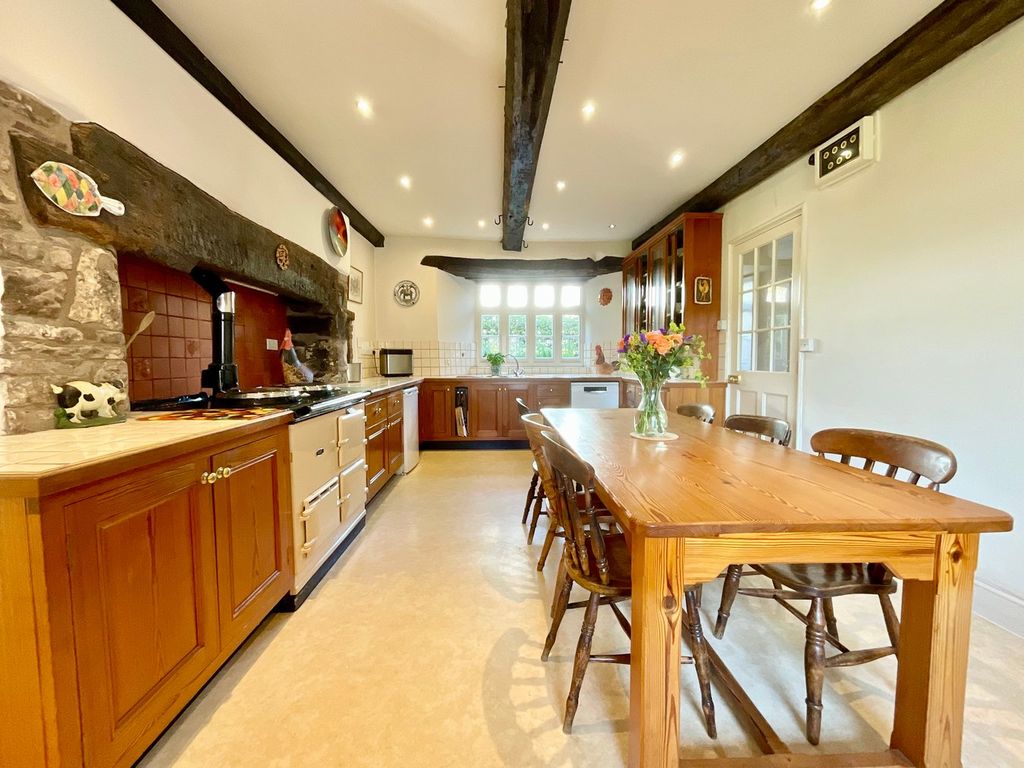 Property photo 3 of 32