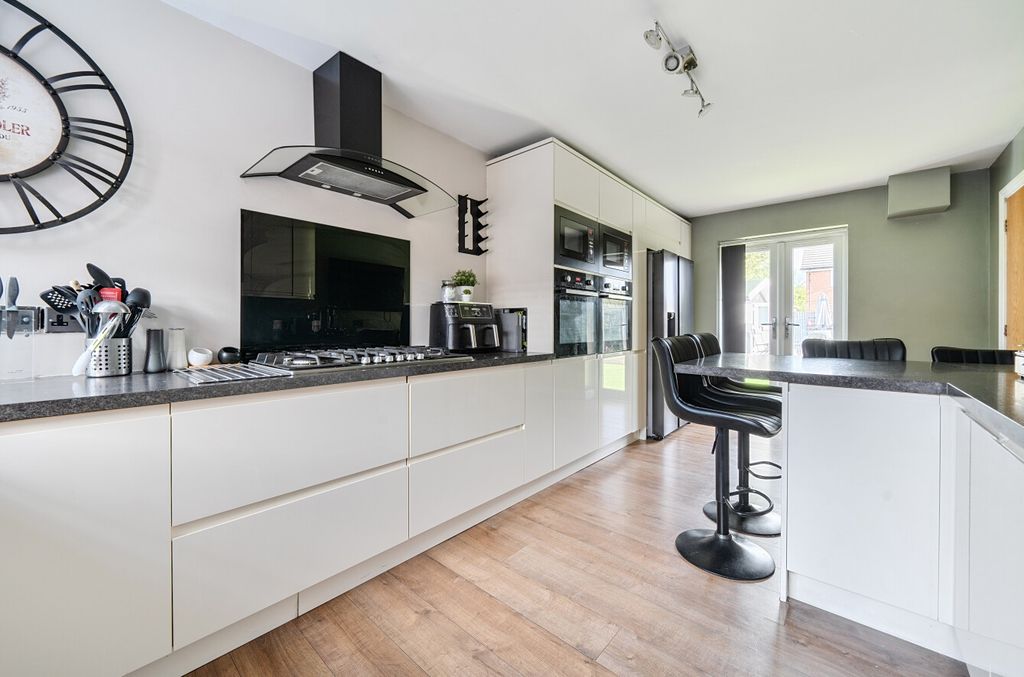 Property photo 2 of 10 1346639-27-68B01c...