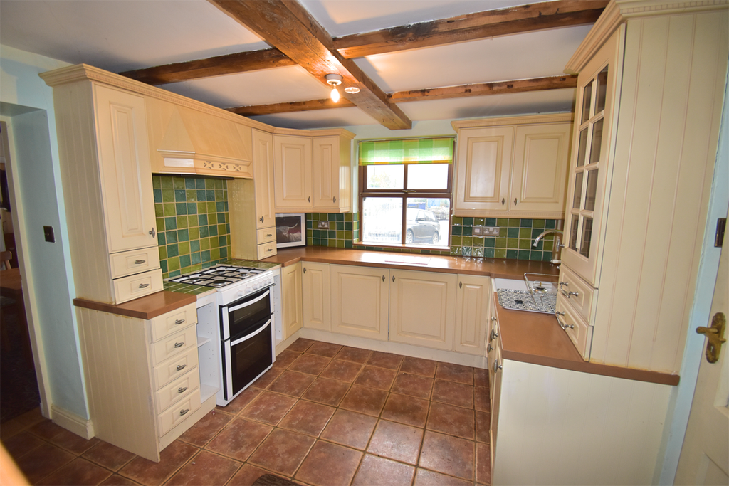 Property photo 3 of 14 Kitchen