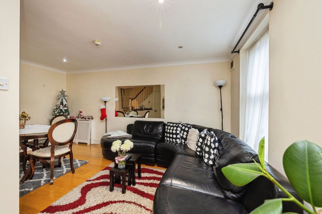 Property photo 3 of 18