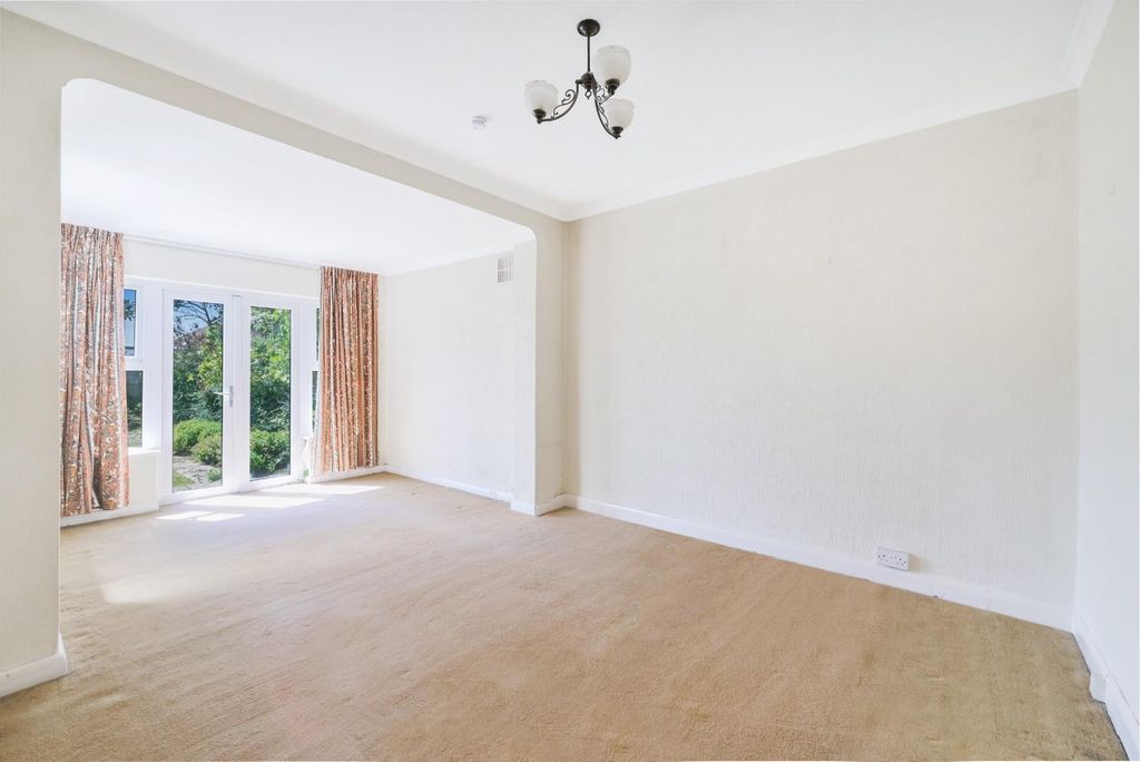 Property photo 2 of 14 Firswood Avenue