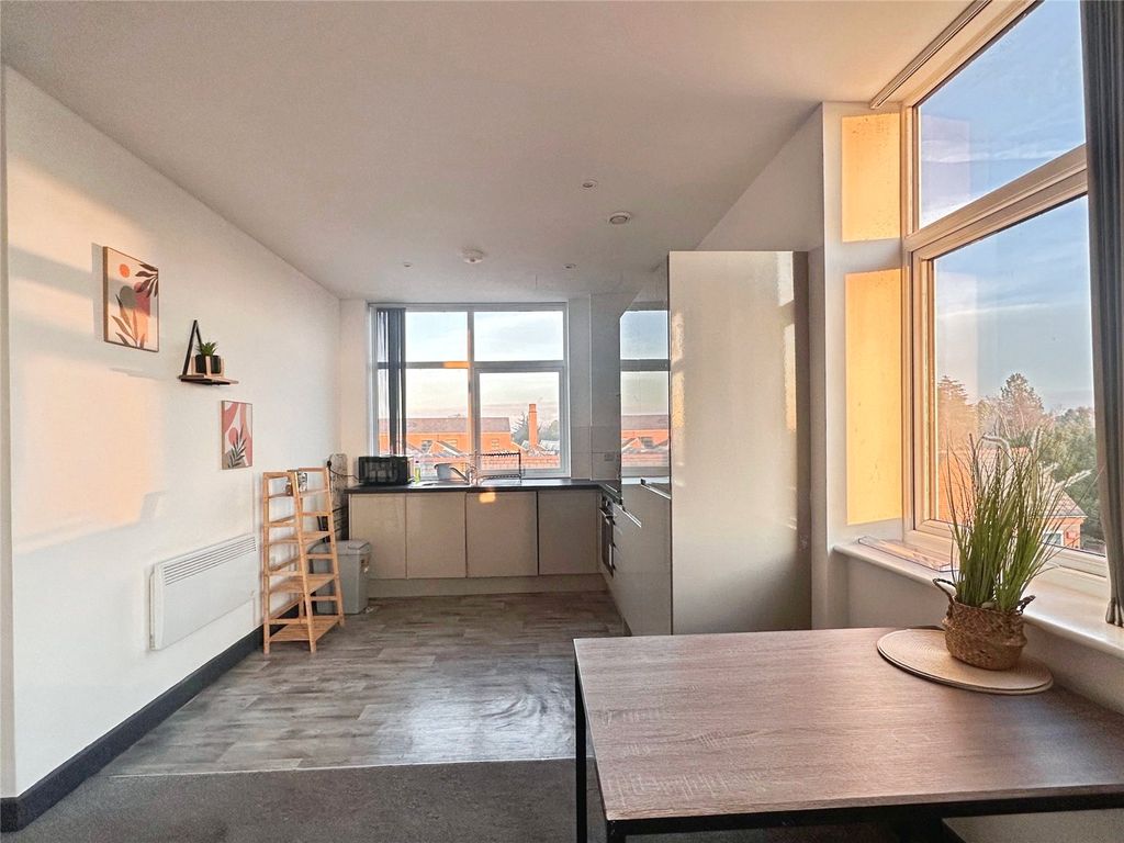 Property photo 3 of 6 Living Kitchen