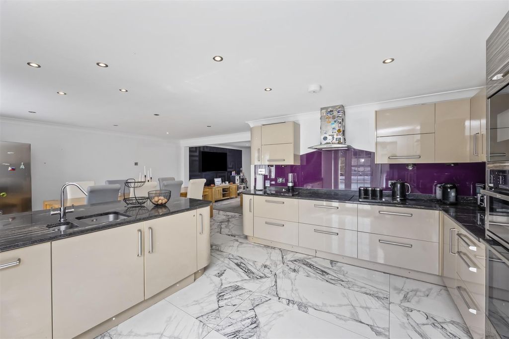 Property photo 3 of 33 Bramble Cottage, Mill Lane-022.Jpg