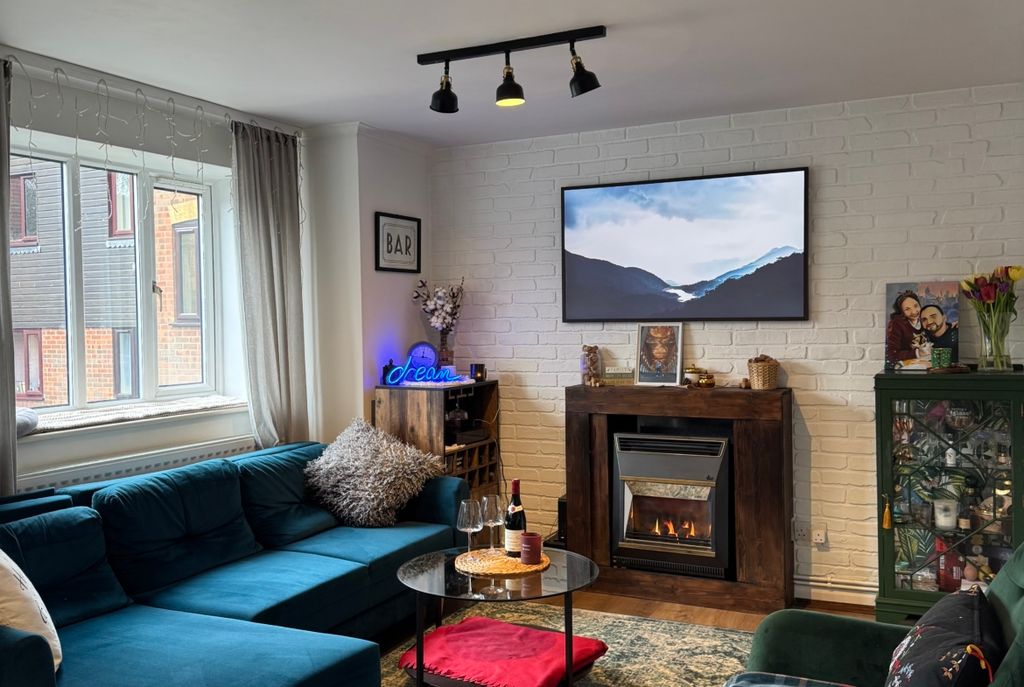 Property photo 2 of 27