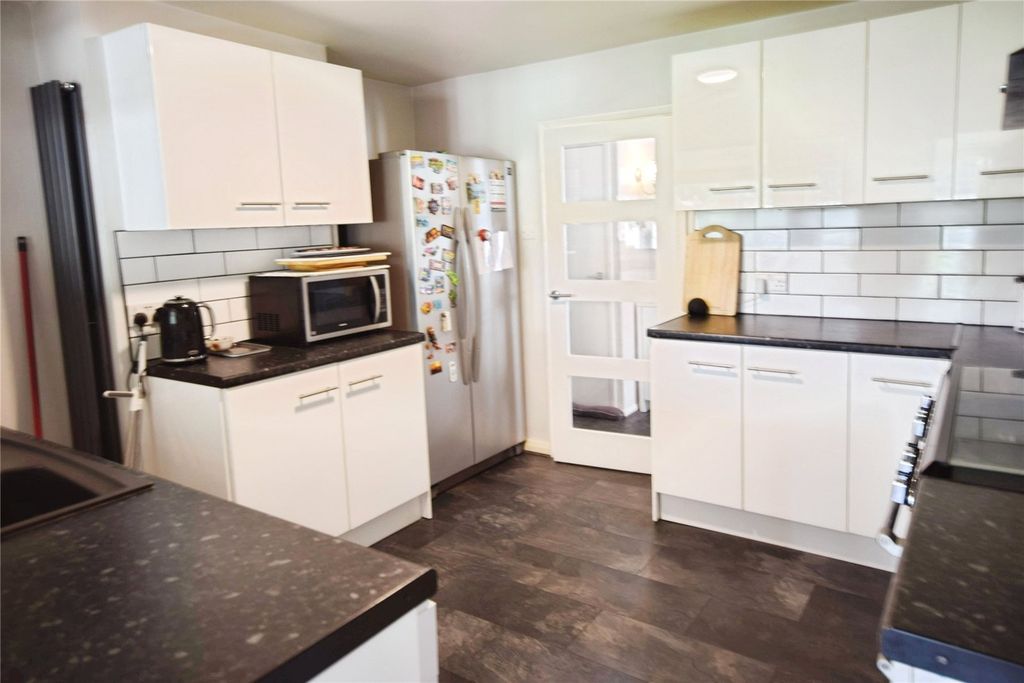 Property photo 3 of 14 Kitchen