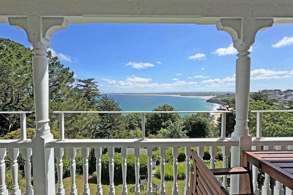Property photo 1 of 12 c8113263-241B-4F75-84Ca-B1c7743E90E0