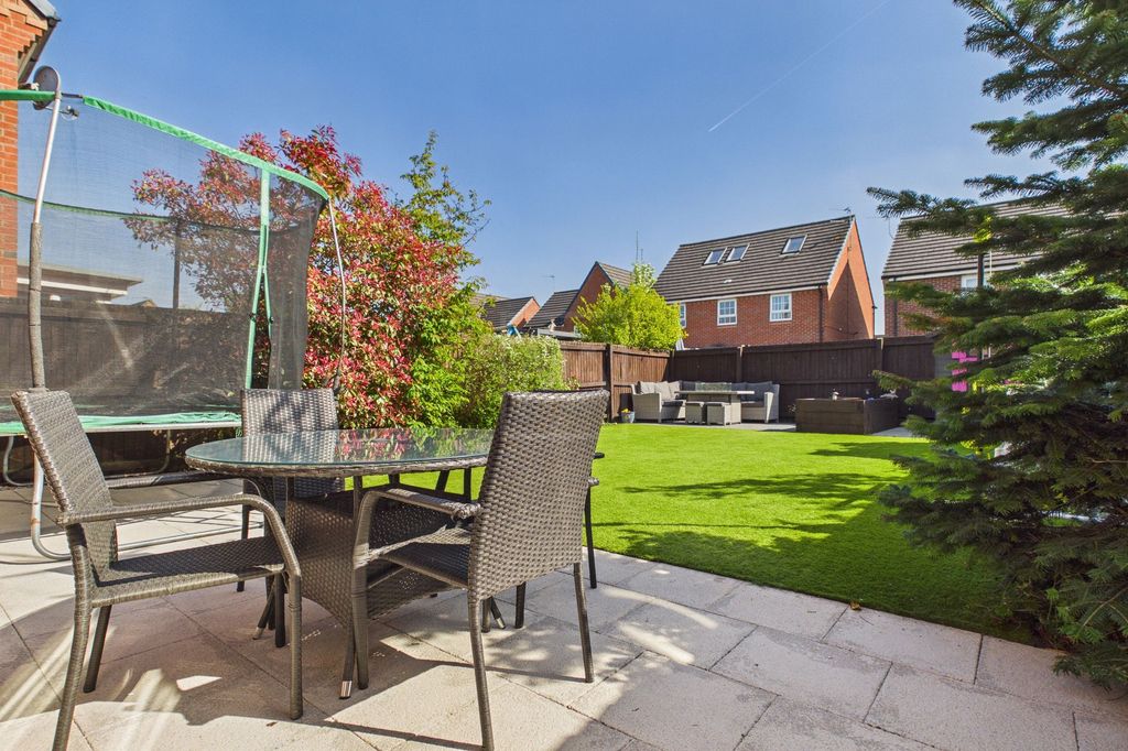 Property photo 3 of 21 Garden