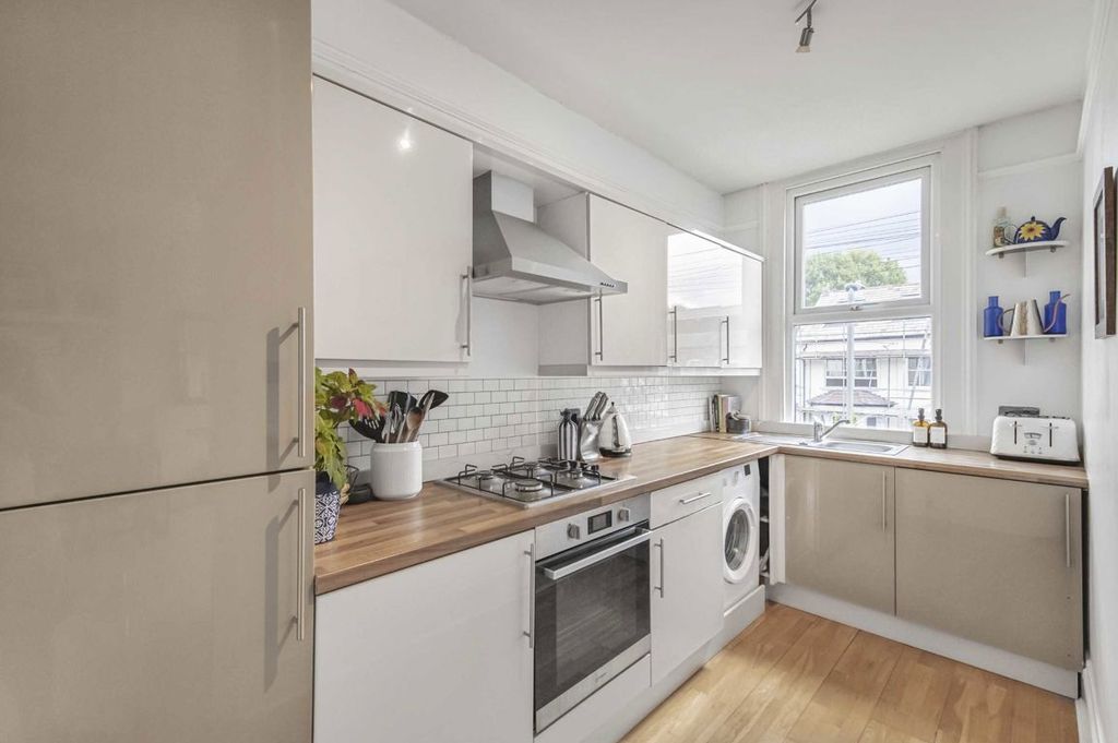 Property photo 3 of 6