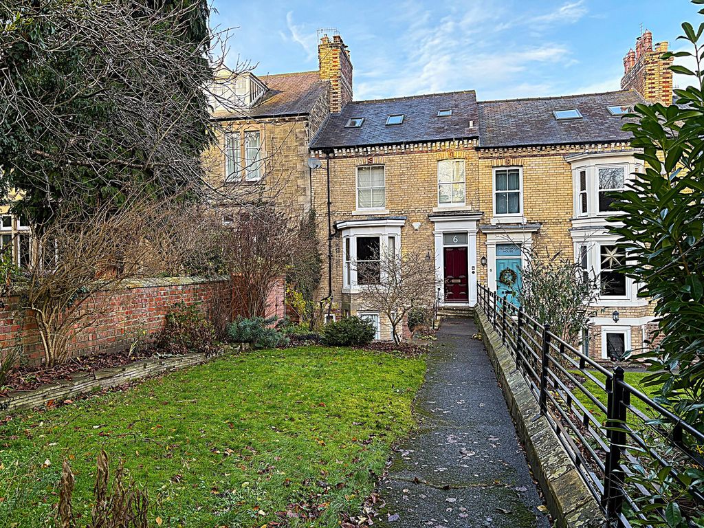 Property photo 1 of 28