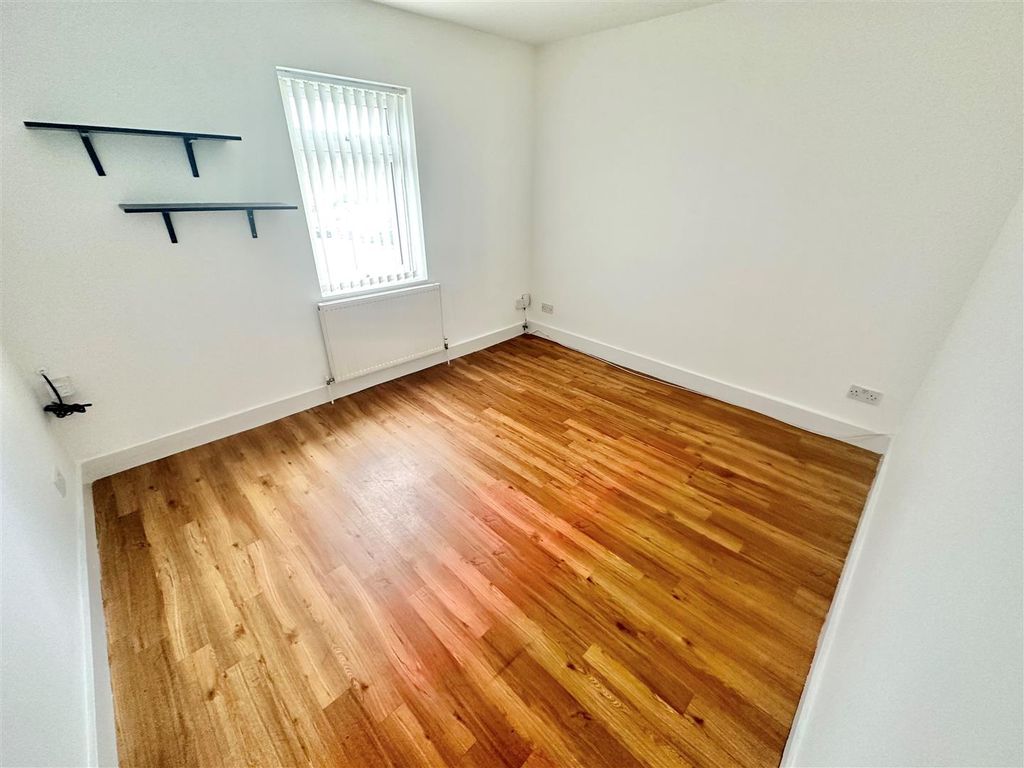 Property photo 3 of 5 Living Room