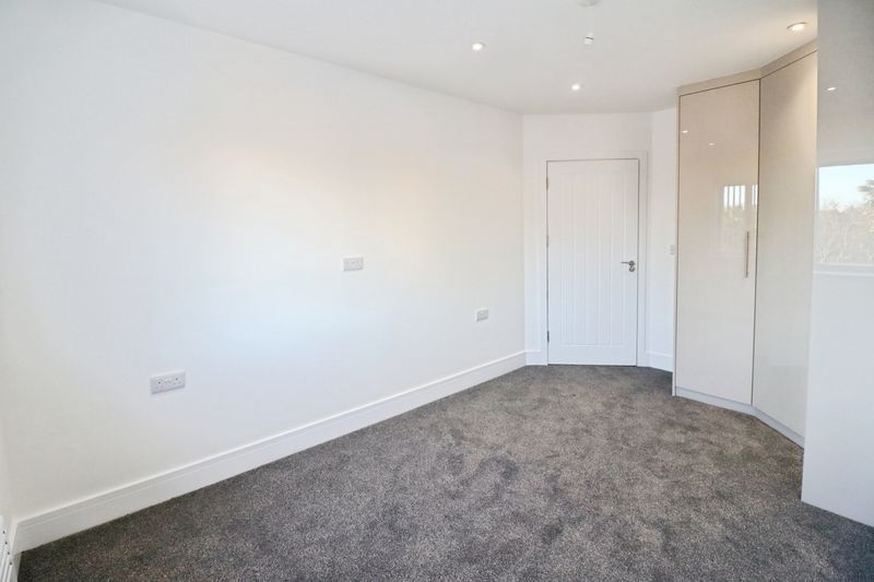 Property photo 3 of 8 Photo 6