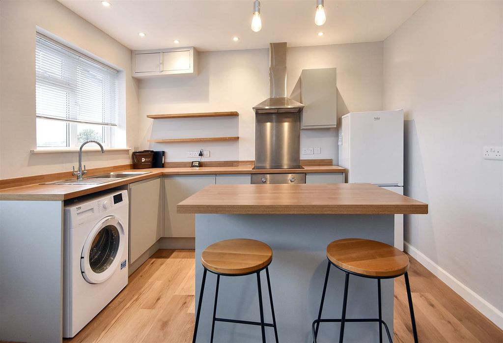 Property photo 2 of 11 Kitchen Area