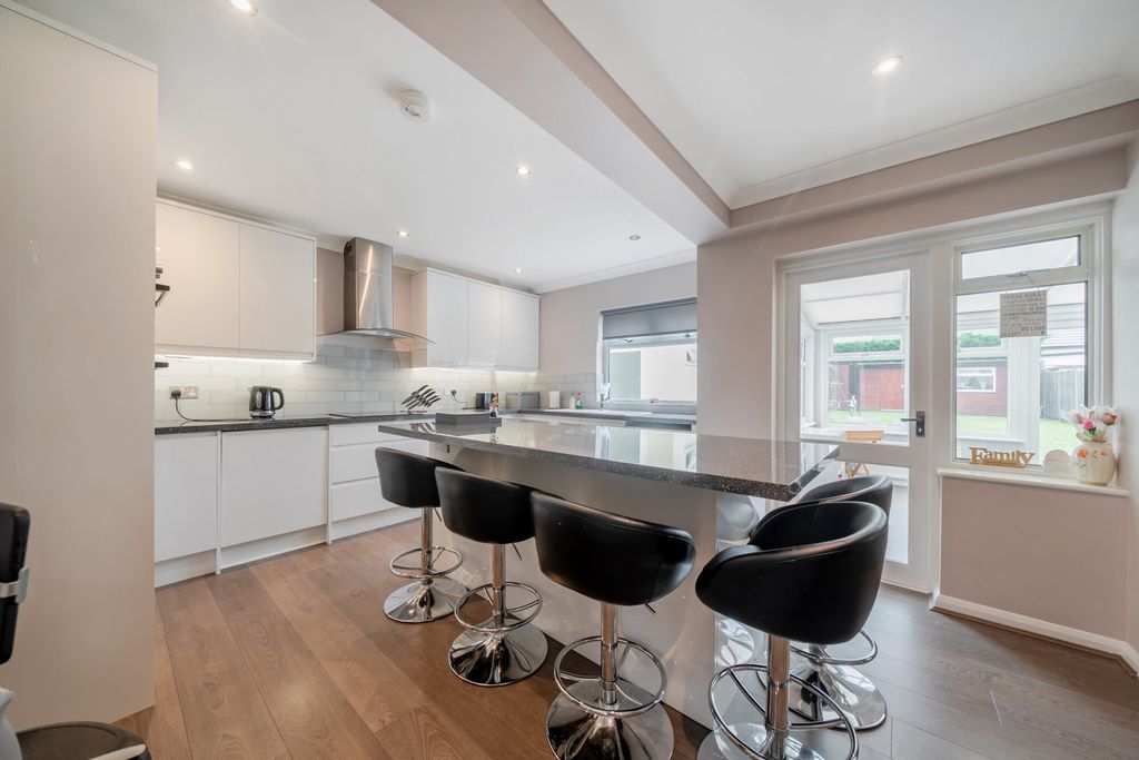 Property photo 3 of 24 1477213-13-6A2Bdd...
