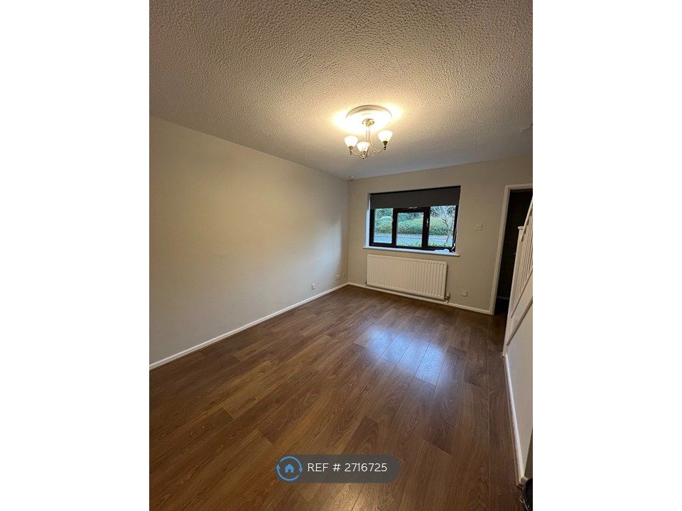 Property photo 3 of 20 Lounge