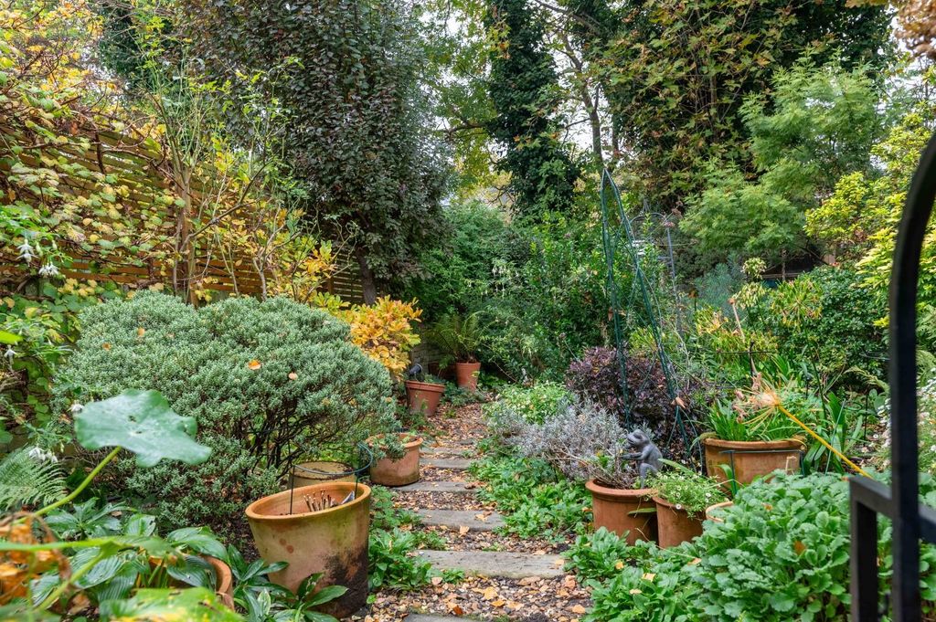 Property photo 3 of 29 Garden