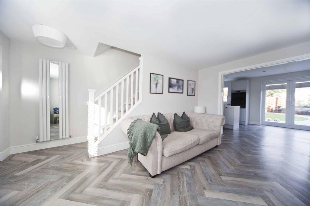 Property photo 3 of 24