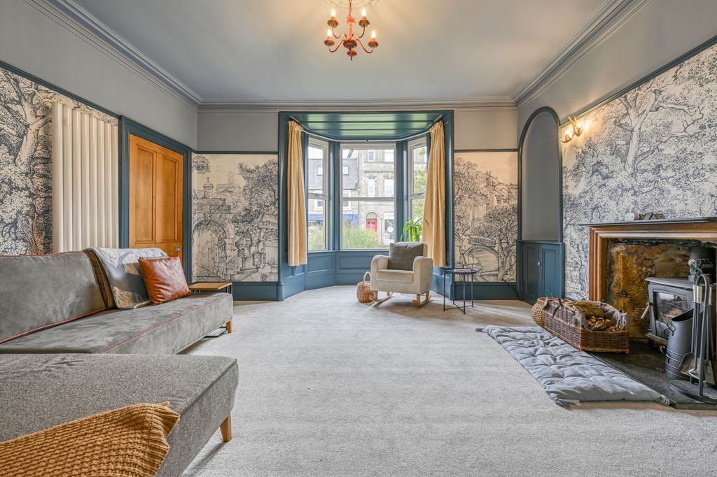 Property photo 2 of 38