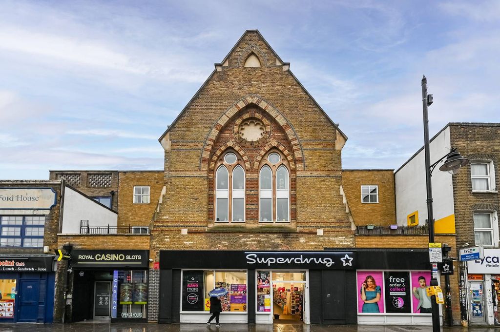 Property photo 2 of 17