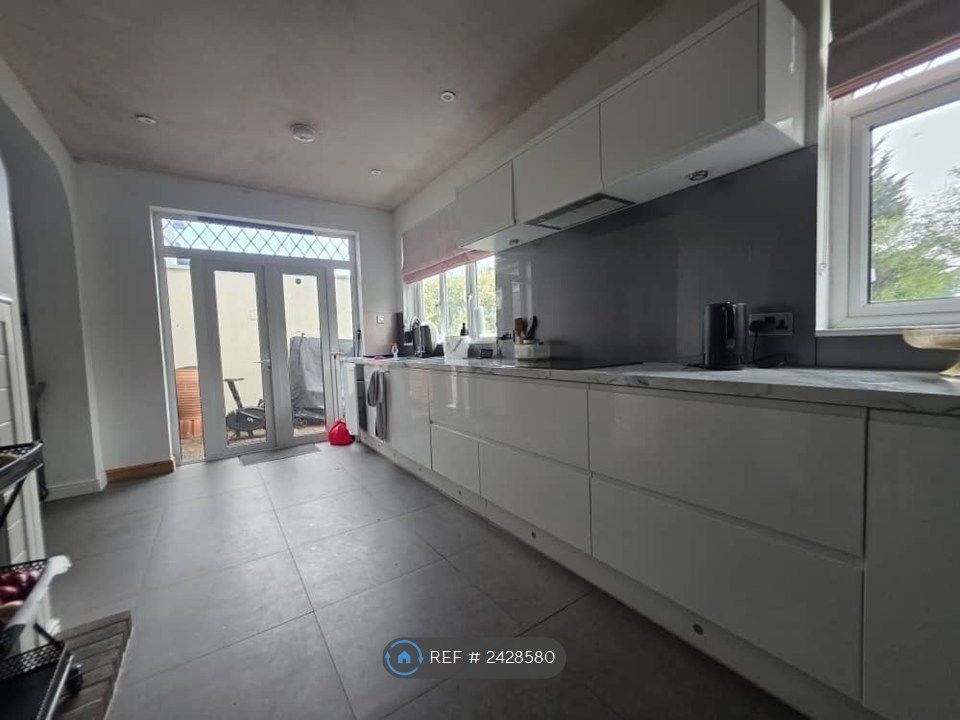 Property photo 1 of 18 Kitchen