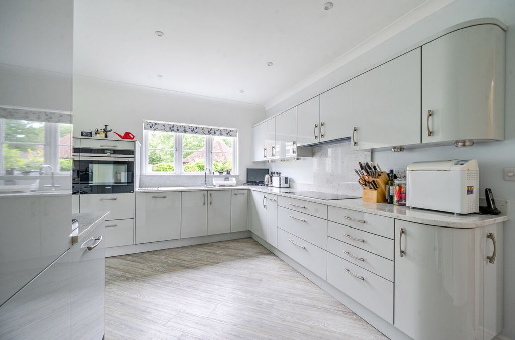 Property photo 3 of 34 1306645-19-684Abd...