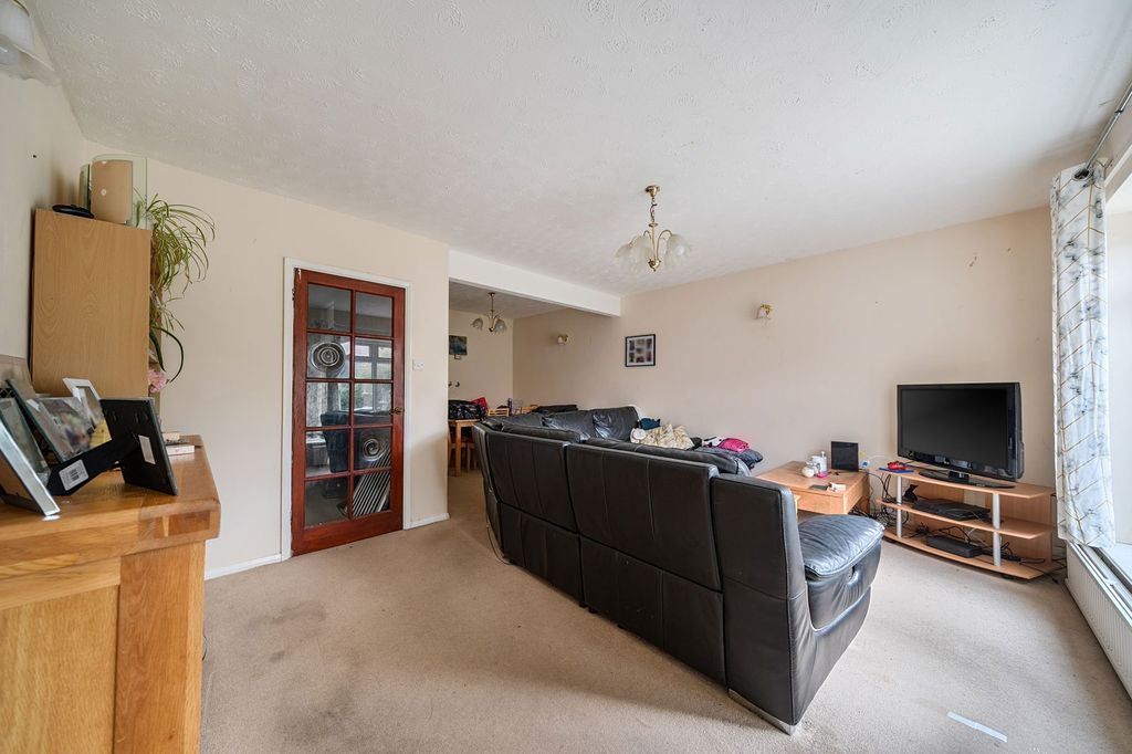 Property photo 3 of 11