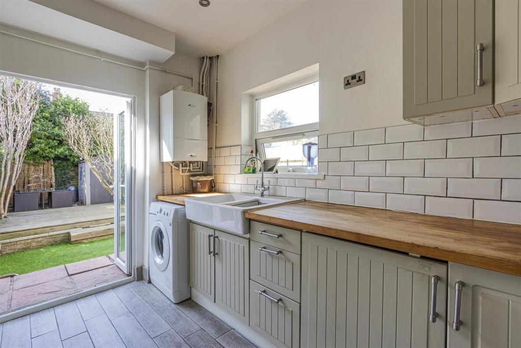 Property photo 2 of 11 Kitchen
