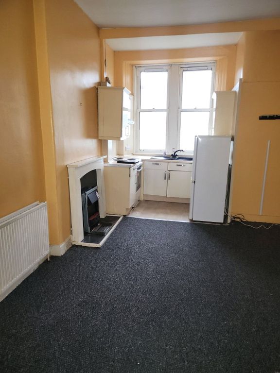 Property photo 2 of 8 Lounge/Kitchen