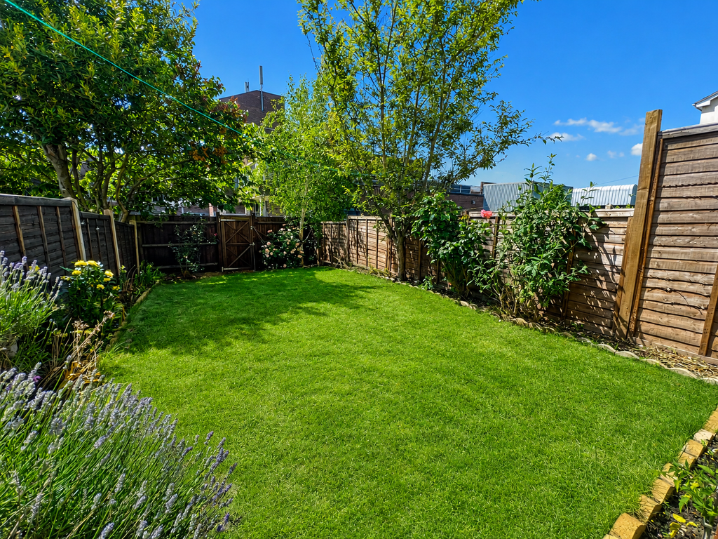 Property photo 2 of 21 Garden