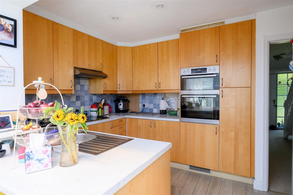 Property photo 3 of 22 Kitchen