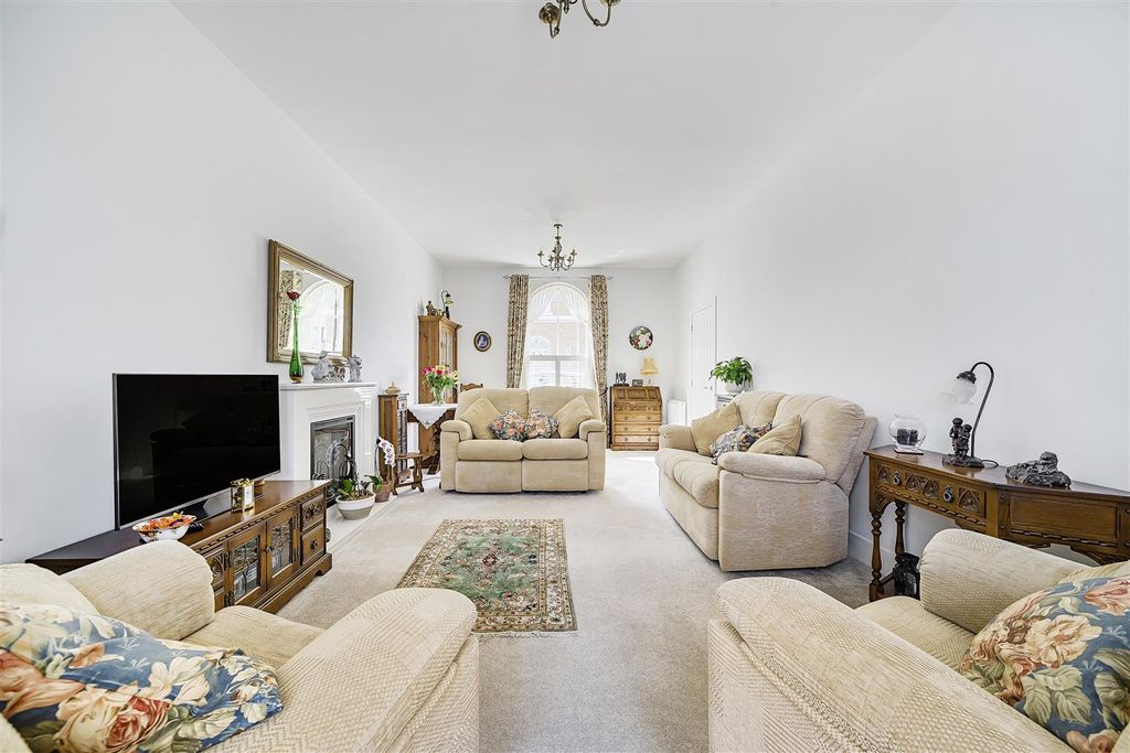 Property photo 3 of 23 Sitting Room