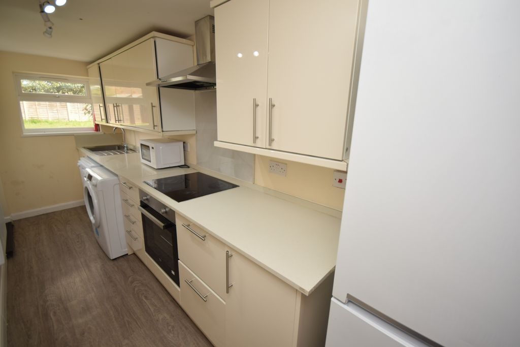 Property photo 2 of 10 Kitchen